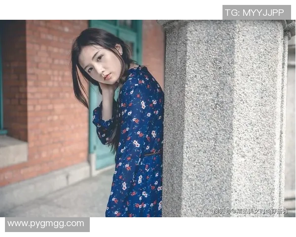 踢足球的明星们如何将麻花辫与运动风格完美结合展现个性魅力